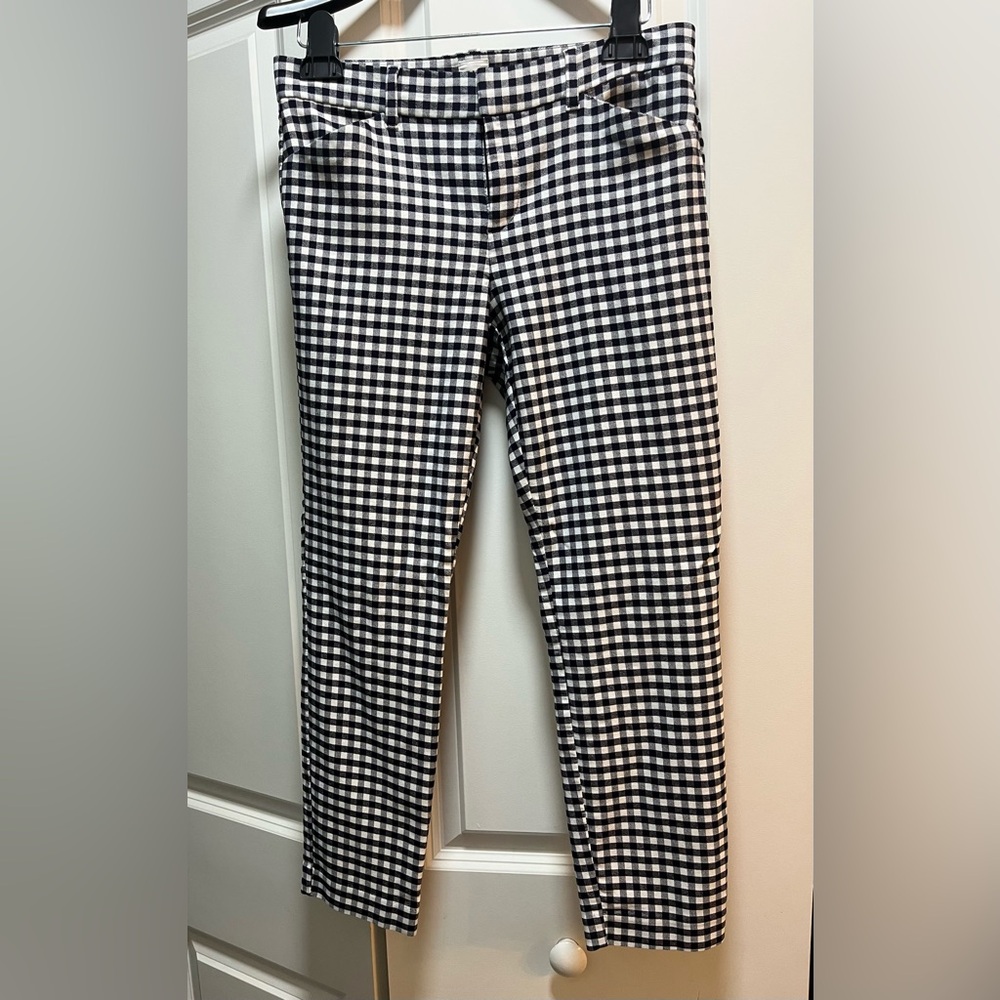 Gap signature skinny ankle pant size 4 petite.  Dark navy and white checkered